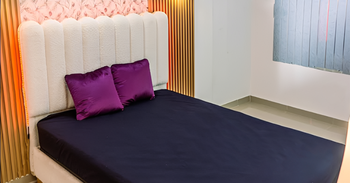 Habitación equipada para la capacitación y el trabajo de las modelos